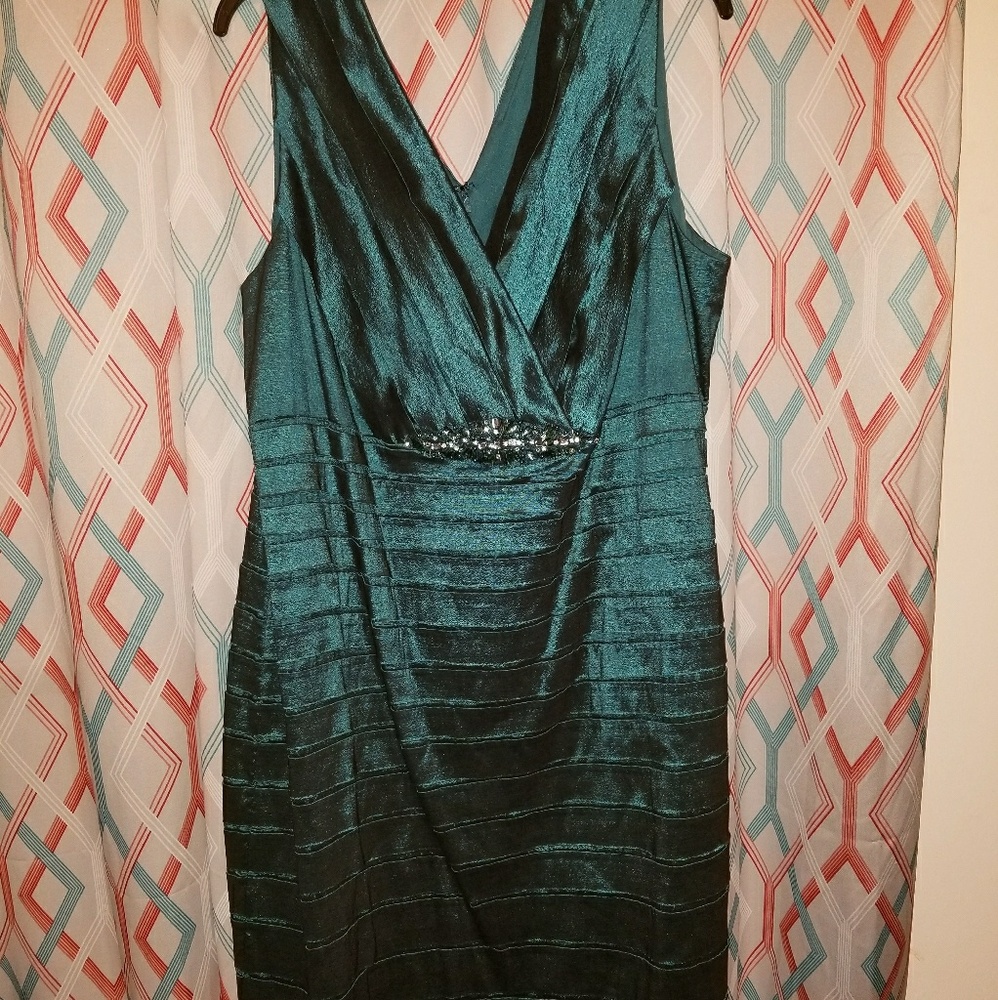 Green shutter pleated dress with beading